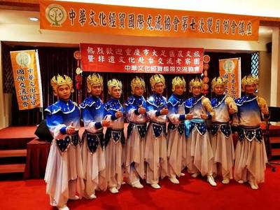 舞動兩岸情，燈映一家親——大足區“鯉魚燈舞”藝術團赴臺交流展演圓滿成功紀實與策劃啟示